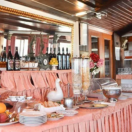 Отель Magnolia Казамиччола-Терме