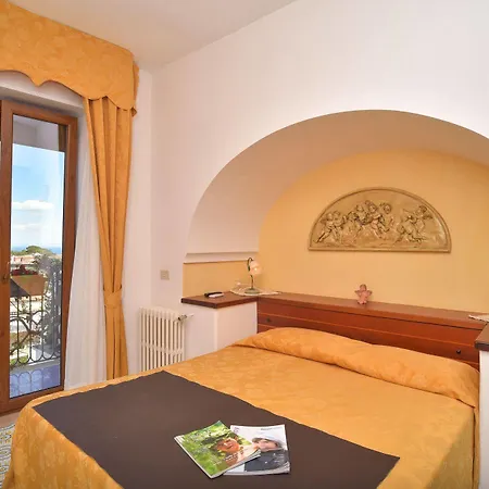 Отель Magnolia Казамиччола-Терме